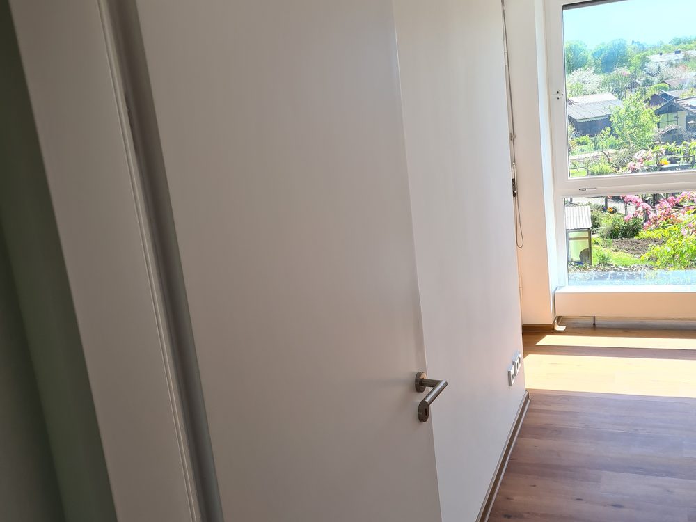 Pusty, uprzątnięty lokal po opróżnieniu - gotowy do zdania. (2)